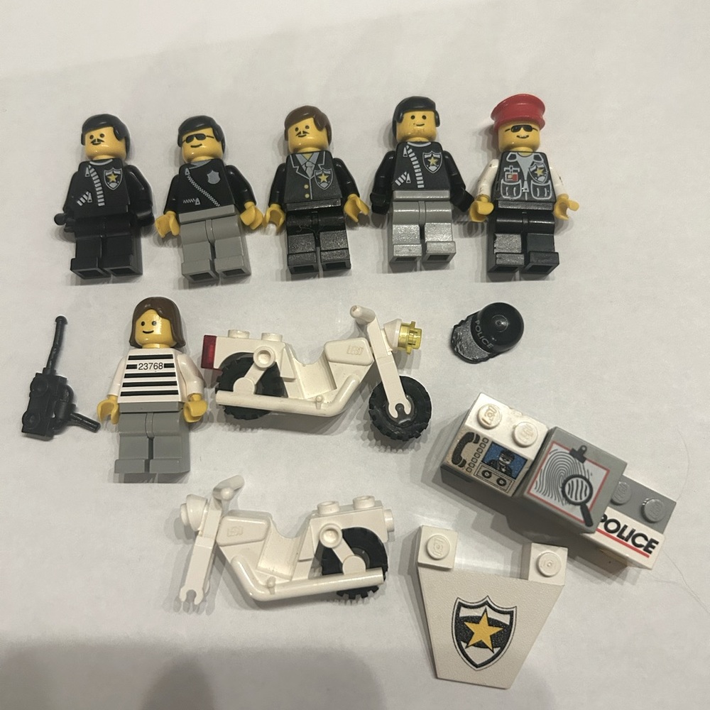Vintage LEGO Police Mini figures
